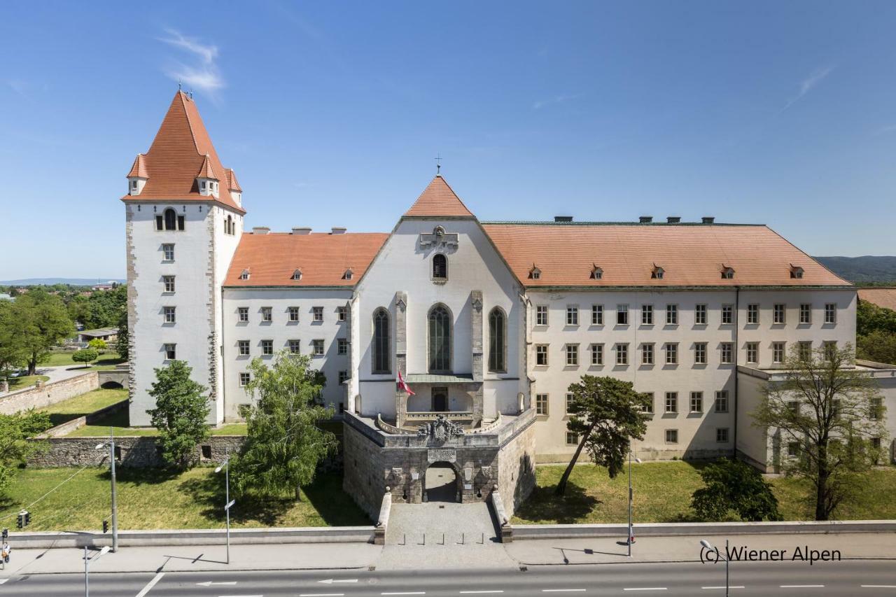 Hotel Zentral Wiener Neustadt Exterior photo